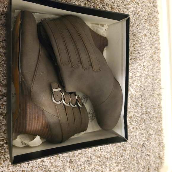 Naughty Monkey booties Size 8 - Picture 5 of 6